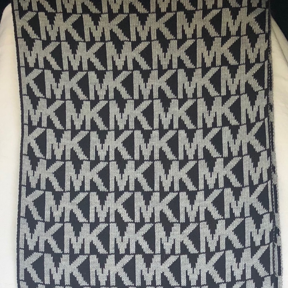 NWT Michael Kors Black and gray scarf